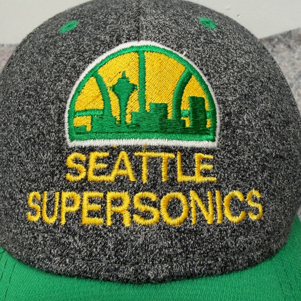 Adidas Hat Mens L/XL Gray Seattle SuperSonics NBA Stretch Fit Skyline Logo Cap